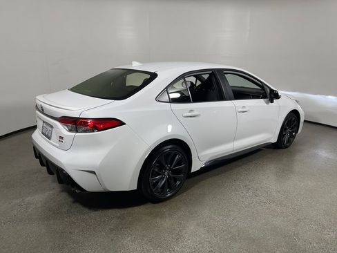 Certified 2025 Toyota Corolla SE w/ Carpet Mat Package (TMS) FWD image 3