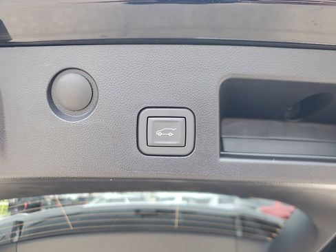 New 2026 Chevrolet Equinox LT w/ Convenience Package II FWD image 8