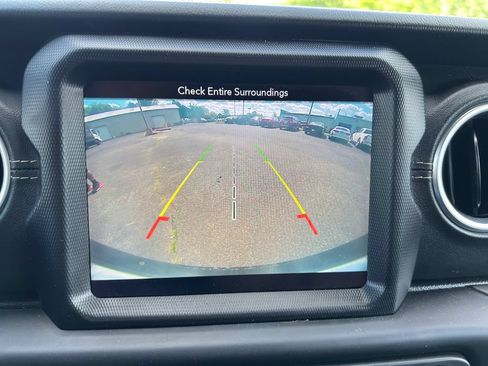 Used 2018 Jeep Wrangler Unlimited Sahara w/ Dual Top Group AWD/4WD image 25