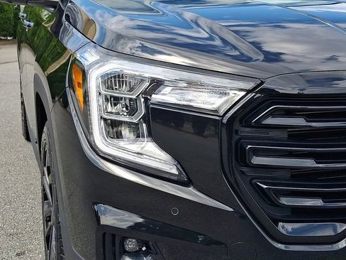Used 2022 GMC Terrain SLT w/ Infotainment Package II AWD/4WD image 9