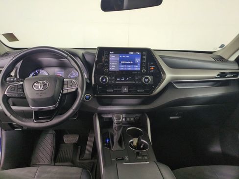 Used 2020 Toyota Highlander LE FWD image 14