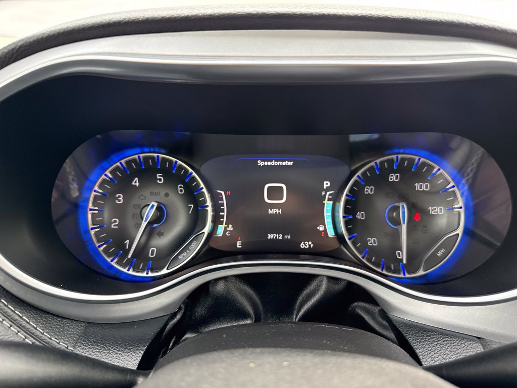 Used 2025 Chrysler Pacifica Limited FWD image 17