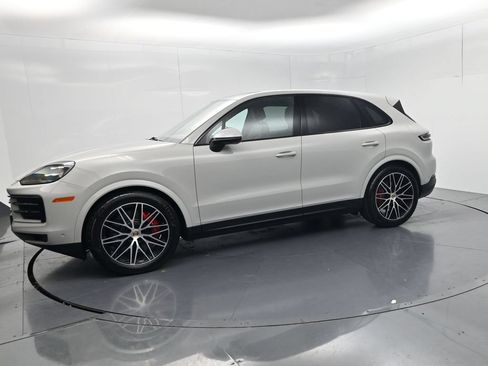 Used 2025 Porsche Cayenne S AWD/4WD image 4