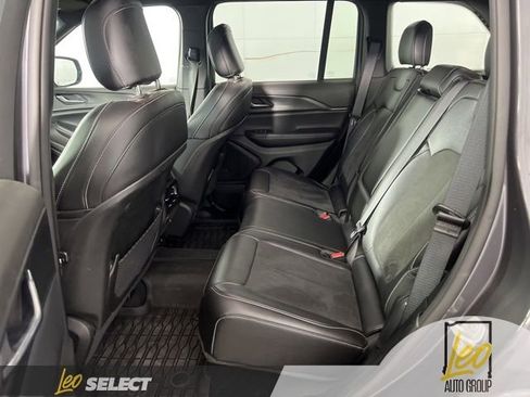 Used 2024 Jeep Grand Cherokee Altitude AWD/4WD image 12