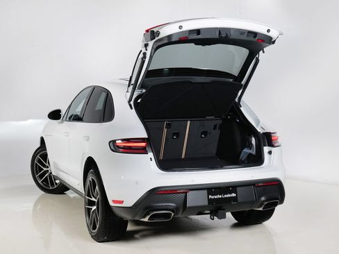 Certified 2026 Porsche Macan AWD/4WD image 4