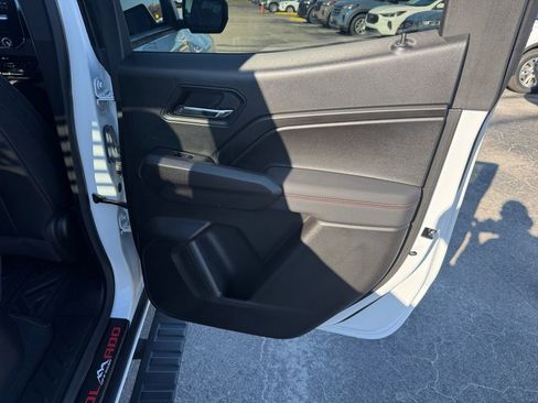 Used 2024 Chevrolet Colorado Z71 w/ Z71 Convenience Package 2 image 21