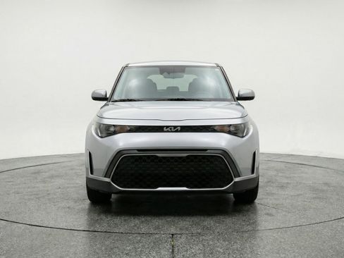 Used 2025 Kia Soul LX w/ LX Technology Package image 2