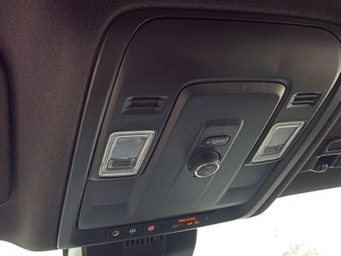 Used 2025 Chevrolet Tahoe Z71 AWD/4WD image 20