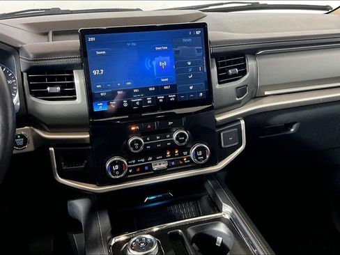 Certified 2024 Ford Expedition XLT RWD image 5