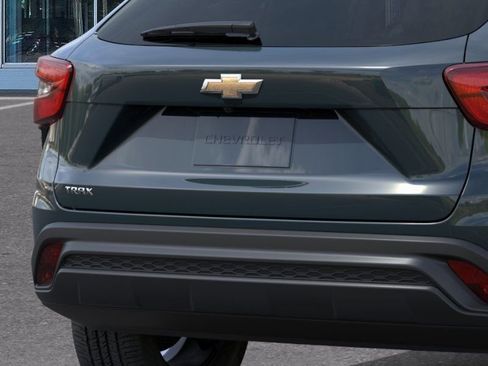 New 2026 Chevrolet Trax LS w/ LS Convenience Package FWD image 14