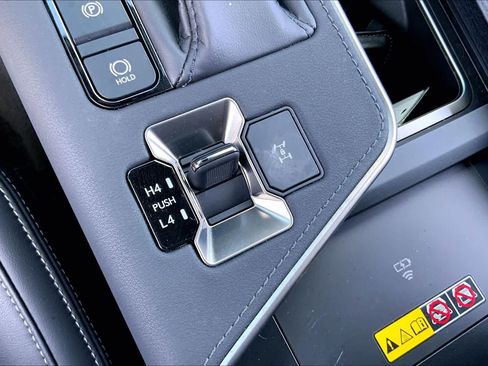 Used 2025 Lexus GX 550 w/ Cold Area Package AWD/4WD image 31