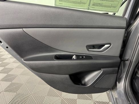 Used 2025 Hyundai Elantra Limited FWD image 28