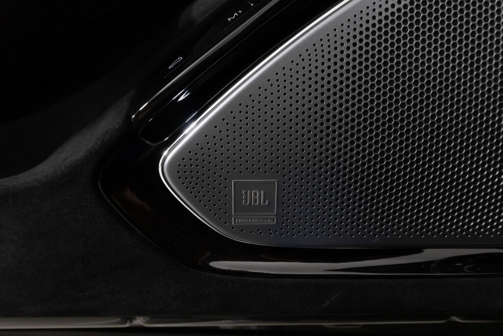 Used 2025 Ferrari Roma Spider RWD image 34