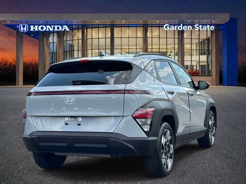 Used 2024 Hyundai Kona SEL w/ Convenience Package FWD image 3