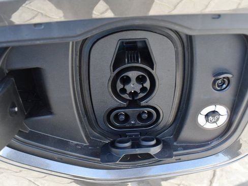 Used 2025 Ford F150 Lightning Lariat AWD/4WD image 31