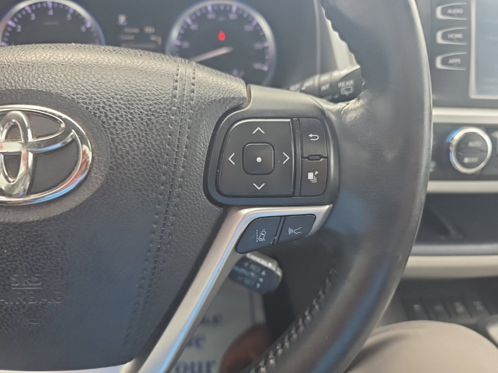 Used 2017 Toyota Highlander XLE AWD/4WD image 24