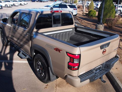 Used 2022 Nissan Frontier PRO-4X w/ Pro-4X Premium Package image 5
