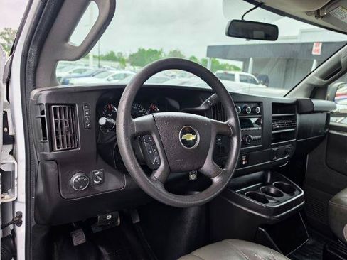 Used 2017 Chevrolet Express 2500 RWD image 8