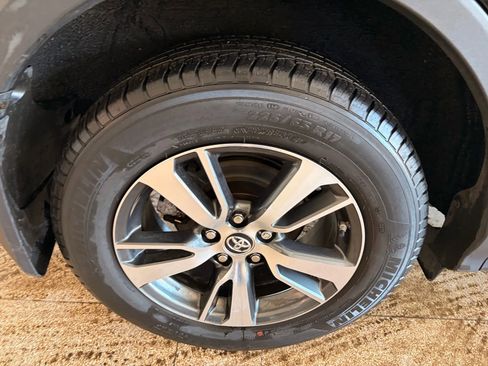 Used 2018 Toyota RAV4 XLE image 38