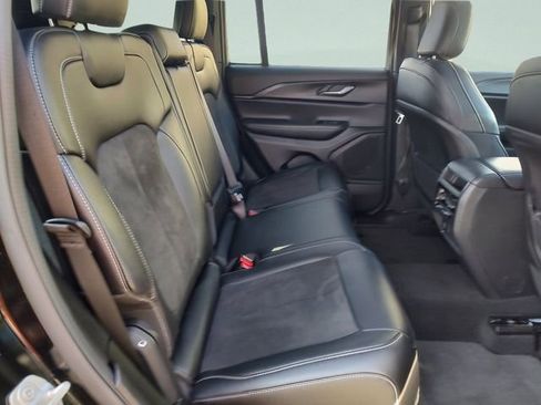 Certified 2024 Jeep Grand Cherokee Altitude image 32