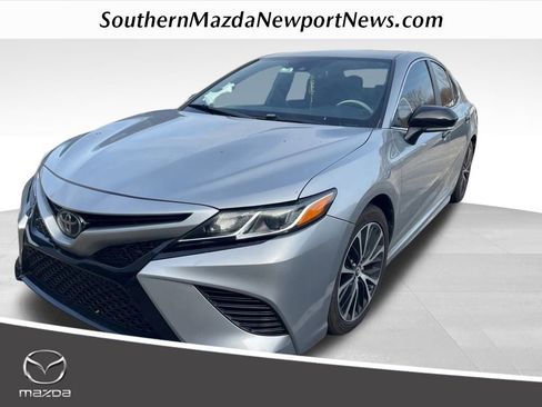 Used 2019 Toyota Camry SE image 1