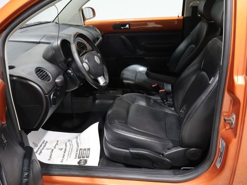 Used 2010 Volkswagen Beetle Coupe image 8