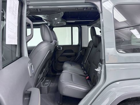 Used 2026 Jeep Wrangler Unlimited Sahara AWD/4WD image 16