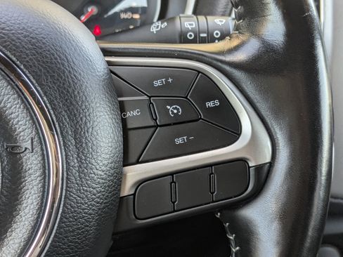 Certified 2021 Jeep Compass Latitude w/ Sun and Sound Group FWD image 27