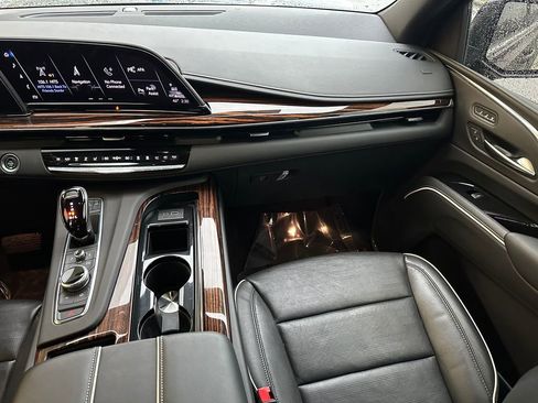 Used 2023 Cadillac Escalade ESV Premium Luxury AWD/4WD image 20