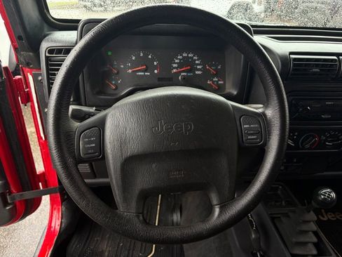 Used 2003 Jeep Wrangler SE image 12