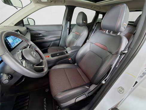 Used 2025 Nissan Kicks SR w/ SR Premium Package AWD/4WD image 2