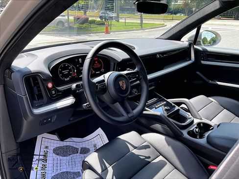 Used 2026 Porsche Cayenne AWD/4WD image 12