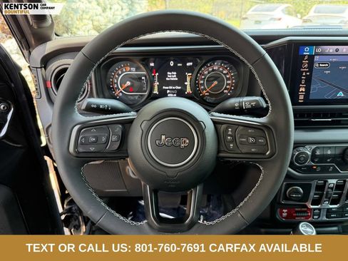 Used 2025 Jeep Gladiator Rubicon w/ Convenience Group AWD/4WD image 15