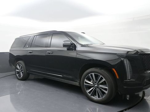 Used 2025 Cadillac Escalade ESV Sport w/ Touring Package AWD/4WD image 3