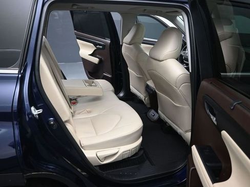 Used 2022 Toyota Highlander XLE image 34