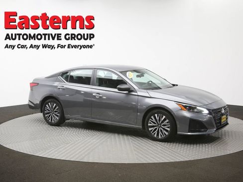 Used 2025 Nissan Altima 2.5 SV FWD image 47