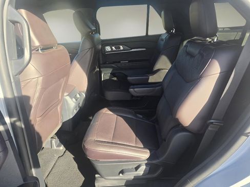Used 2025 Ford Explorer Platinum w/ LUX Leather Package image 14