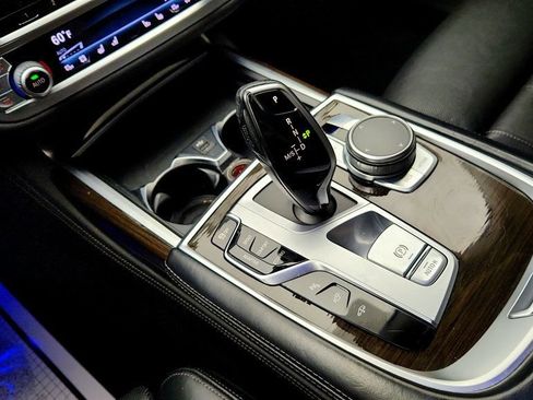 Used 2022 BMW 740i xDrive w/ Premium Package AWD/4WD image 17
