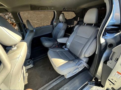 Used 2018 Toyota Sienna XLE w/ XLE Navigation Package image 24