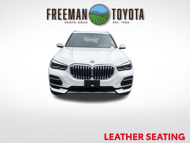 Used 2022 BMW X5 xDrive45e w/ Parking Assistance Package AWD/4WD image 3