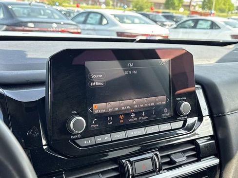 Used 2024 Nissan Pathfinder SV FWD image 18