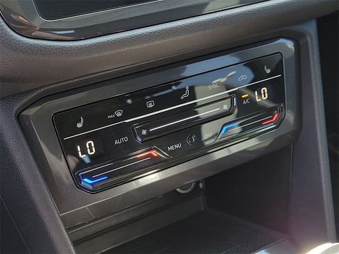 Used 2022 Volkswagen Tiguan SE image 26