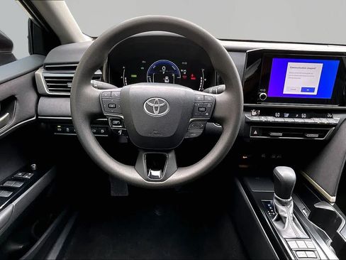 Used 2025 Toyota Camry LE FWD image 6