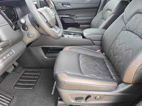 New 2026 Nissan Pathfinder Platinum image 12