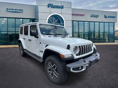 Used 2025 Jeep Wrangler Unlimited Sahara image 1