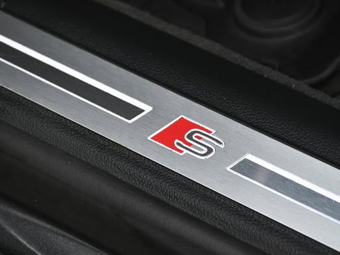 Used 2023 Audi S8 image 12