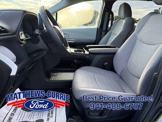 Used 2025 Toyota Sienna LE w/ LE Plus Package FWD image 8