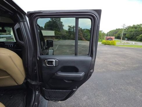 Used 2018 Jeep Wrangler Unlimited Sahara AWD/4WD image 25