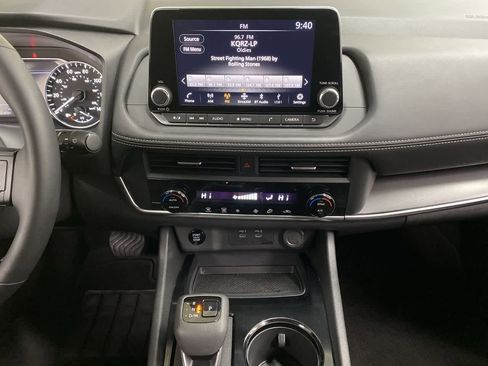 Used 2025 Nissan Rogue SV image 24