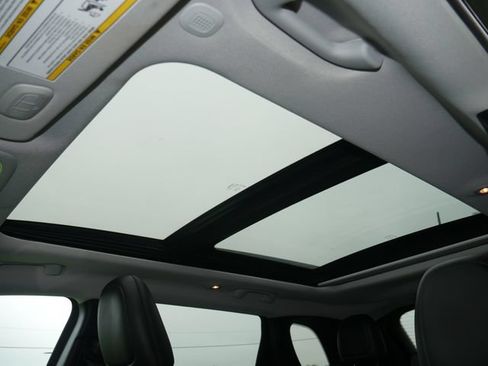 Used 2022 Jeep Cherokee Trailhawk w/ Sun, Sound & Nav Group AWD/4WD image 3